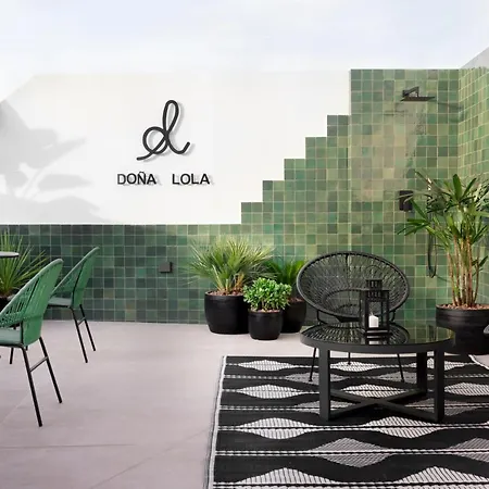 Aparthotel Dona Lola Boutique Lucena